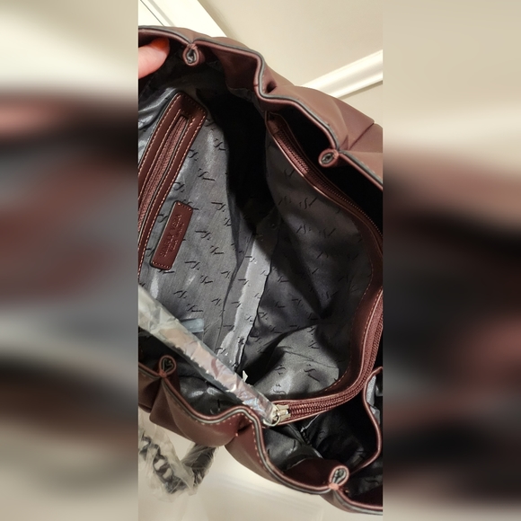 Simply Vera by Vera Wang Rockbridge Tote in Wine NWT  13" X 11" X 5.5" - Picture 13 of 17